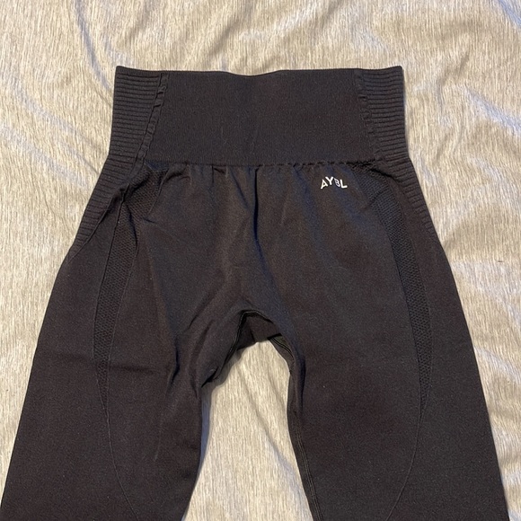 AYBL Balance V2 Seamless Leggings - Medium - Picture 3 of 3